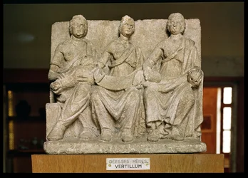 三母神の奉納彫刻